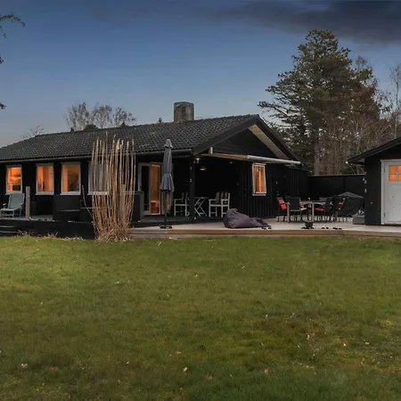 Lovely In Peaceful Surroundings Vejby