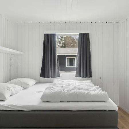 Lovely In Peaceful Surroundings *